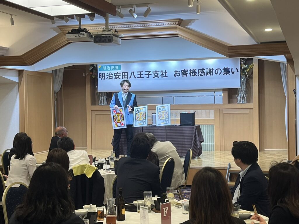 企業イベントでのステージマジックショー