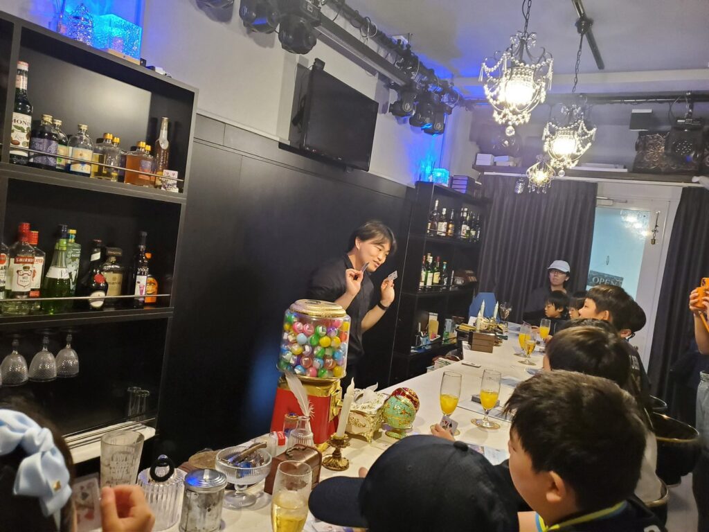 新宿・大久保のマジック教室会場「魔法使いの指輪」