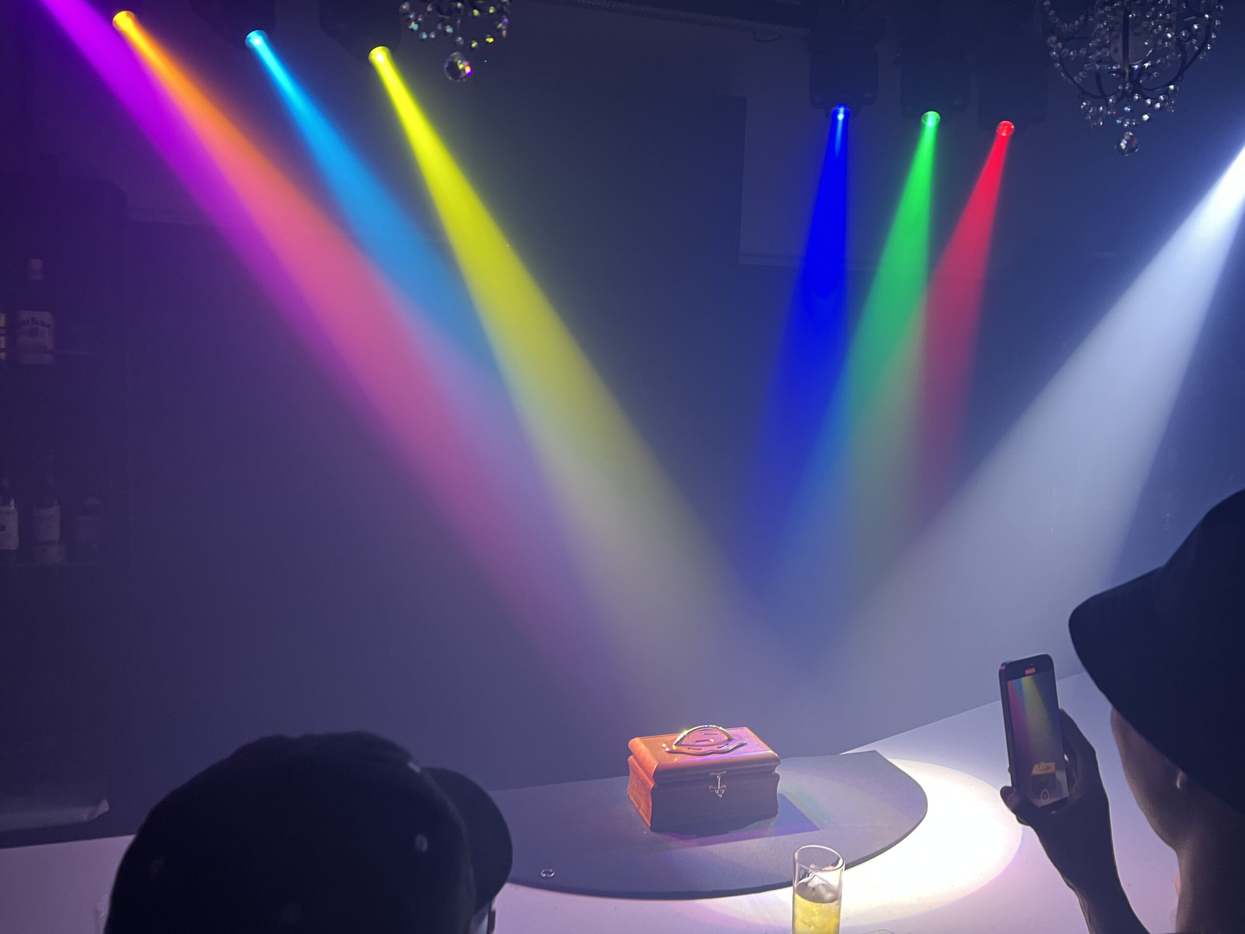 新宿の夜デートで楽しめるMagic Concept Bar 魔法使いの指輪の様子