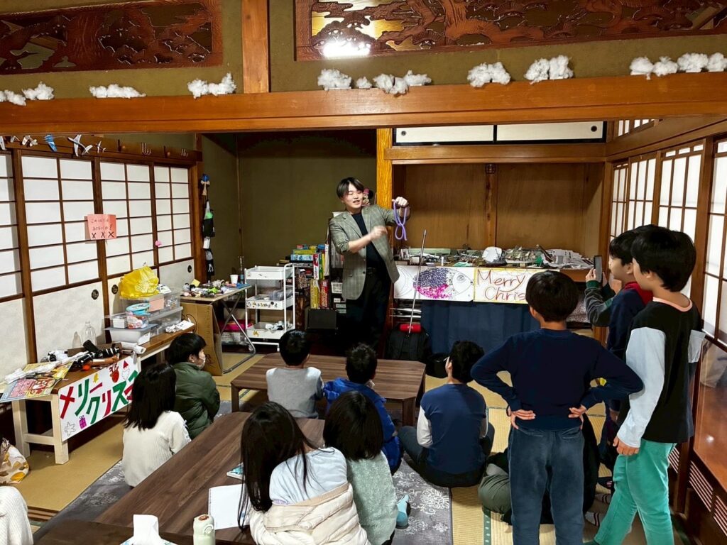 八王子市のフリースクールで行ったマジックショー・マジック教室
