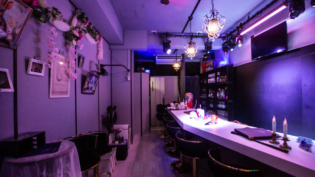 東京・新宿のマジックバー 魔法使いの指輪